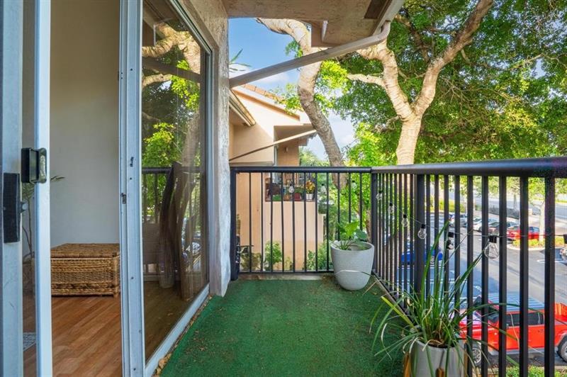 Image 15 of 18 For 8851 Wiles Rd  305