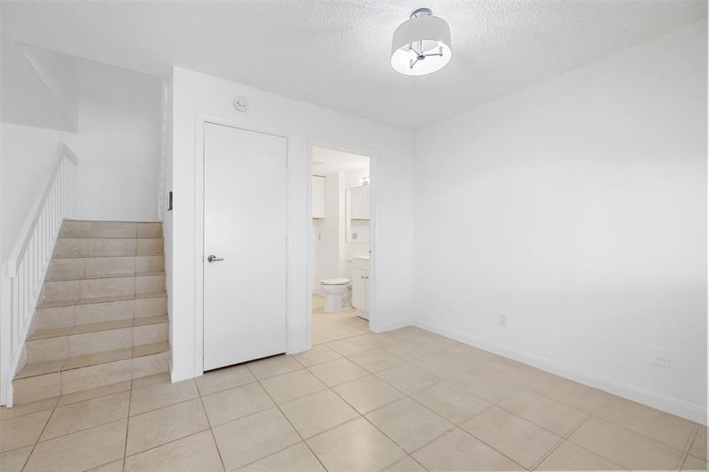 Image 18 of 38 For 5203 Wheatley Ct