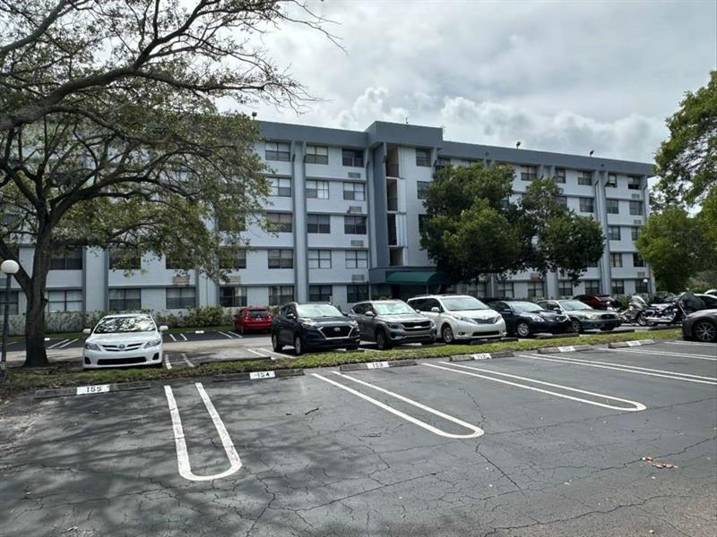 Image 3 of 9 For 2401 Riverside Dr  311-b