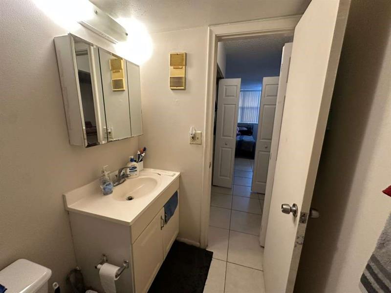 Image 7 of 9 For 2401 Riverside Dr  311-b