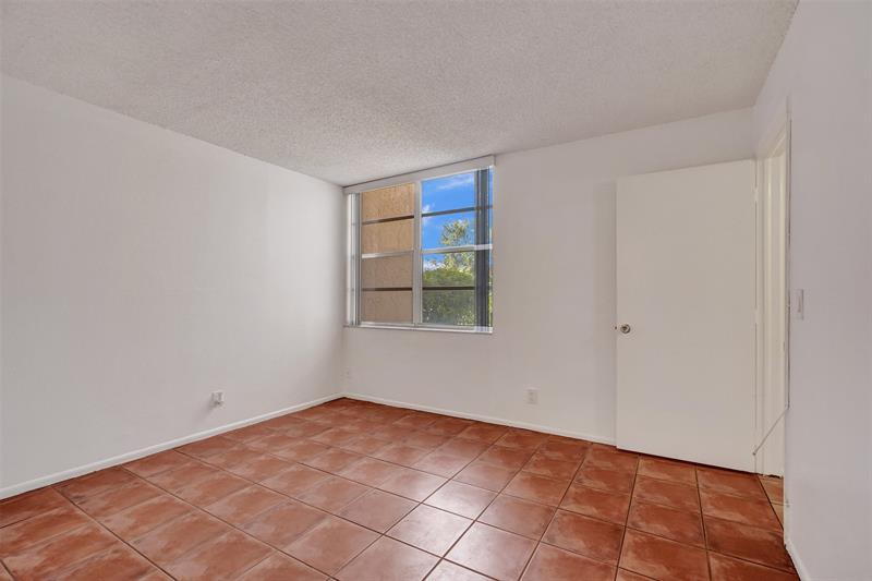 Image 18 of 25 For 9481 Evergreen Pl  103