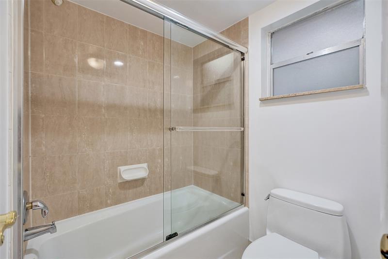 Image 21 of 25 For 9481 Evergreen Pl  103