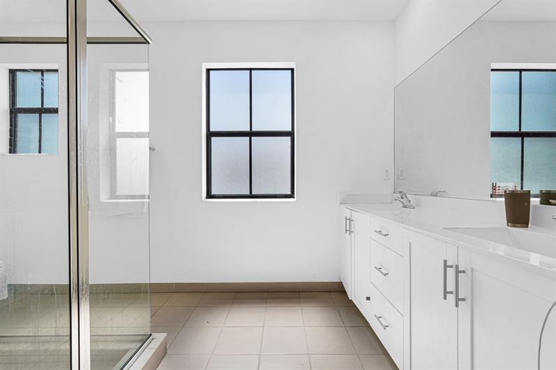 Image 11 of 65 For 1901 5th Ct  