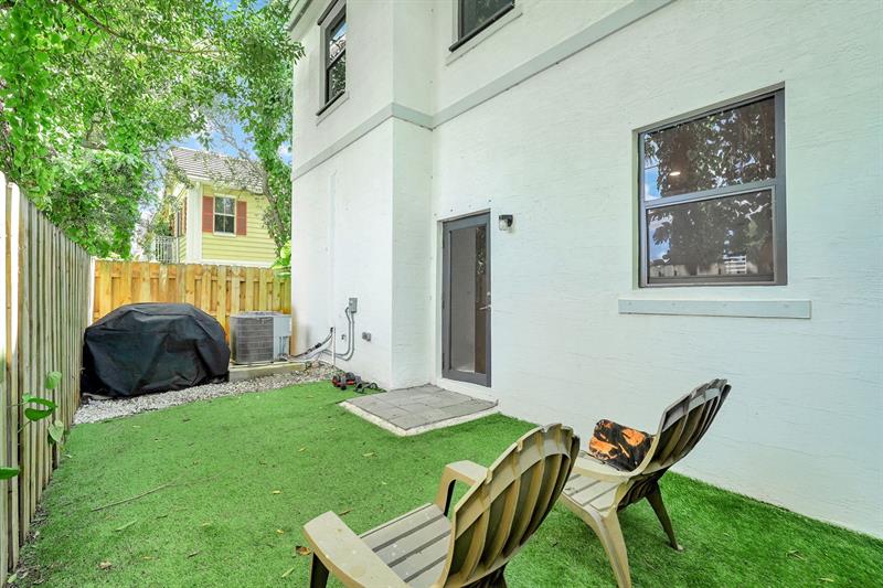 Image 22 of 65 For 1901 5th Ct  