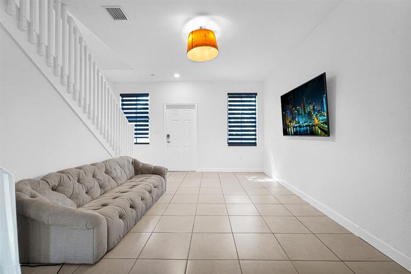 Image 36 of 65 For 1901 5th Ct  