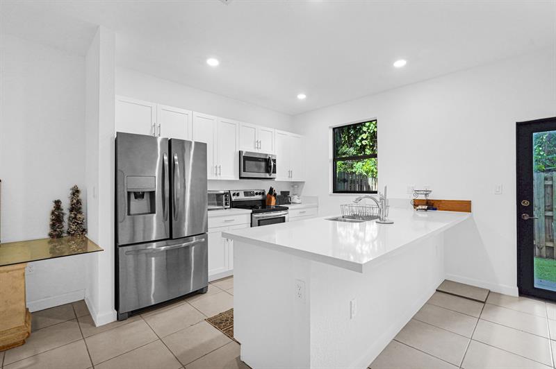 Image 4 of 65 For 1901 5th Ct  