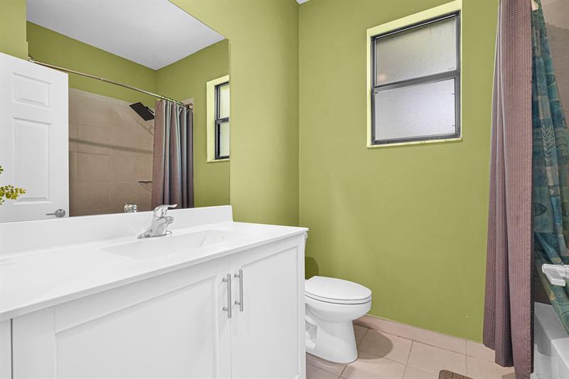 Image 44 of 65 For 1901 5th Ct  