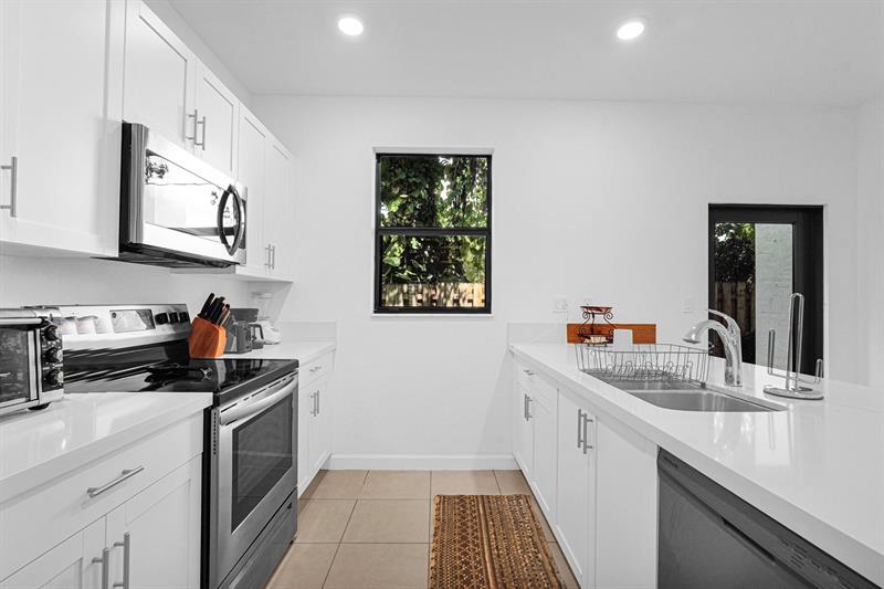 Image 5 of 65 For 1901 5th Ct  