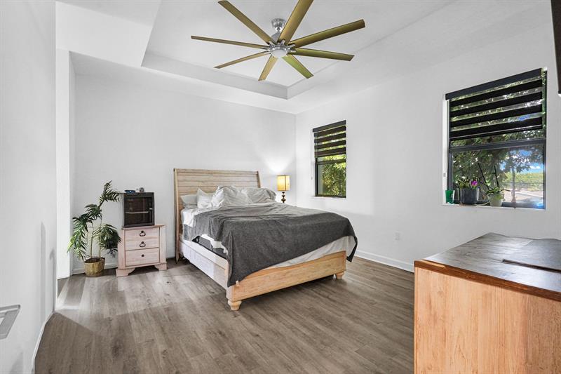 Image 9 of 65 For 1901 5th Ct  