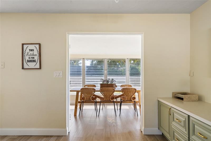 Image 3 of 19 For 20 17th Ave  