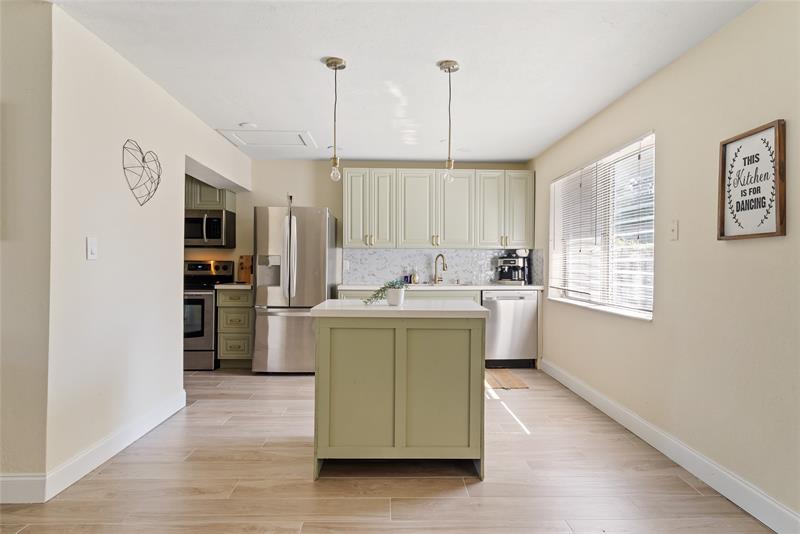 Image 6 of 19 For 20 17th Ave  