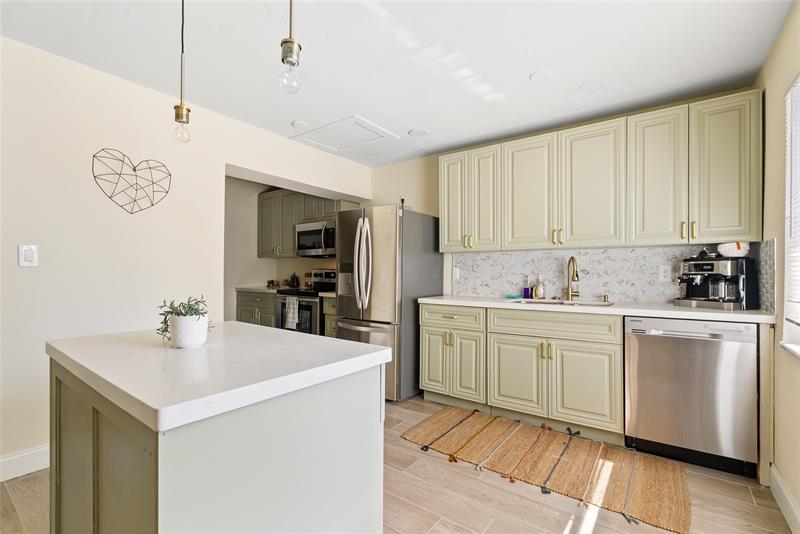 Image 8 of 19 For 20 17th Ave  