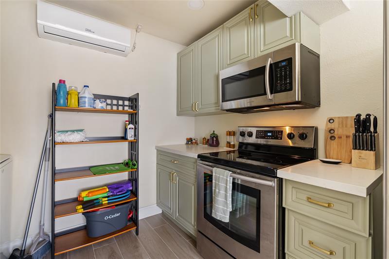 Image 9 of 19 For 20 17th Ave  