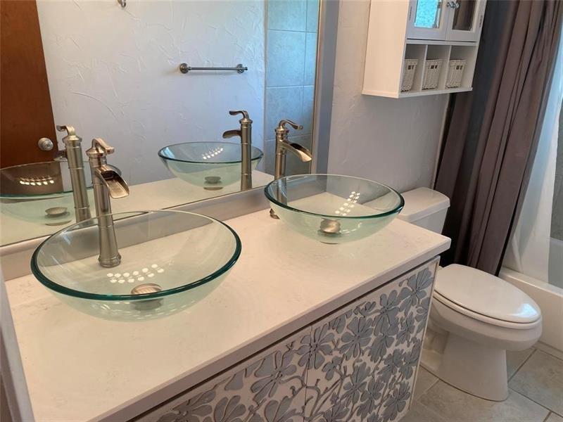 Image 17 of 32 For 718 5th Ave  