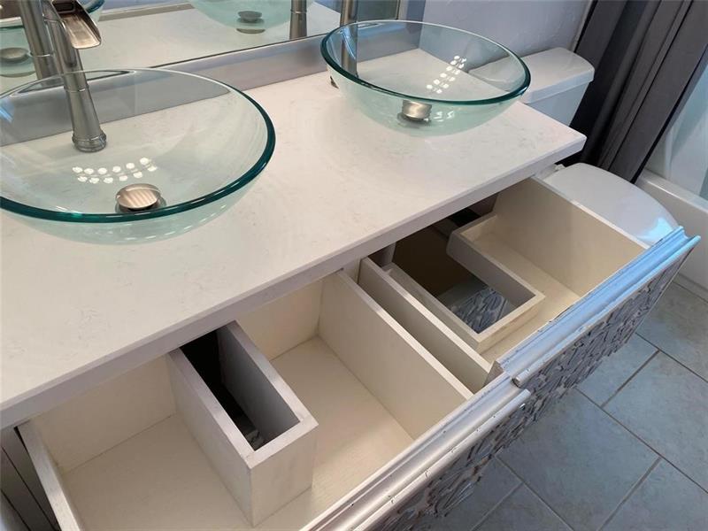 Image 20 of 32 For 718 5th Ave  