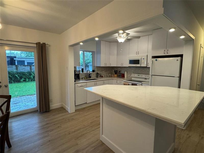 Image 4 of 32 For 718 5th Ave  