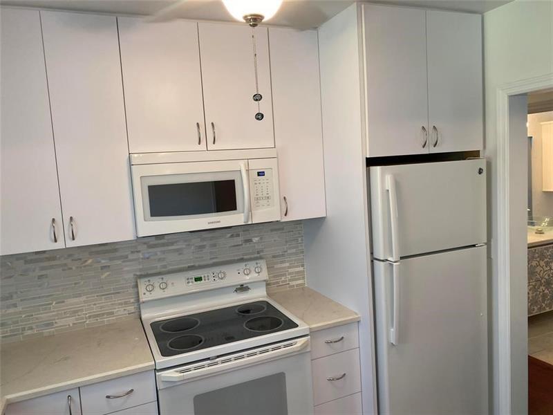 Image 8 of 32 For 718 5th Ave  