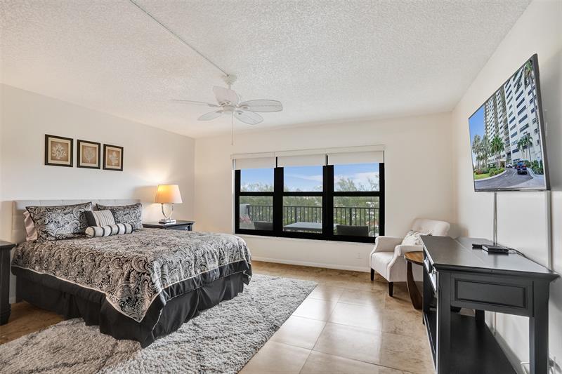 Image 11 of 28 For 3200 Port Royale Dr  809