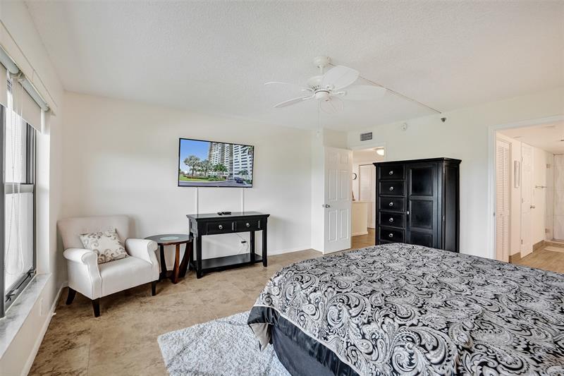 Image 12 of 28 For 3200 Port Royale Dr  809