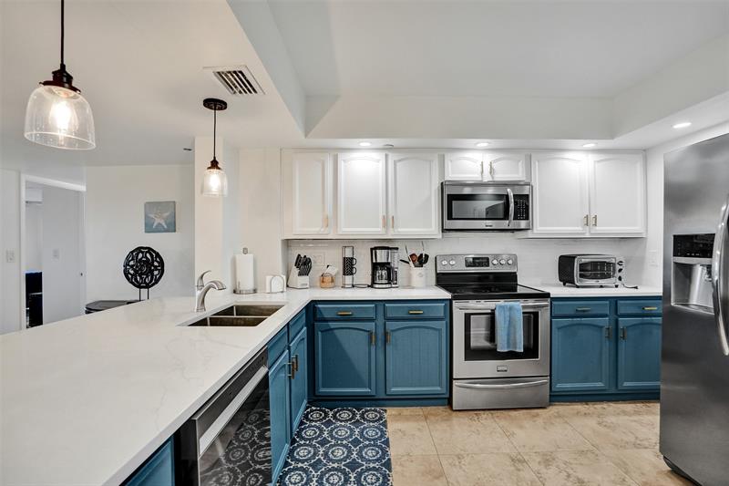 Image 3 of 28 For 3200 Port Royale Dr  809