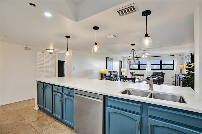 Image 4 of 28 For 3200 Port Royale Dr  809