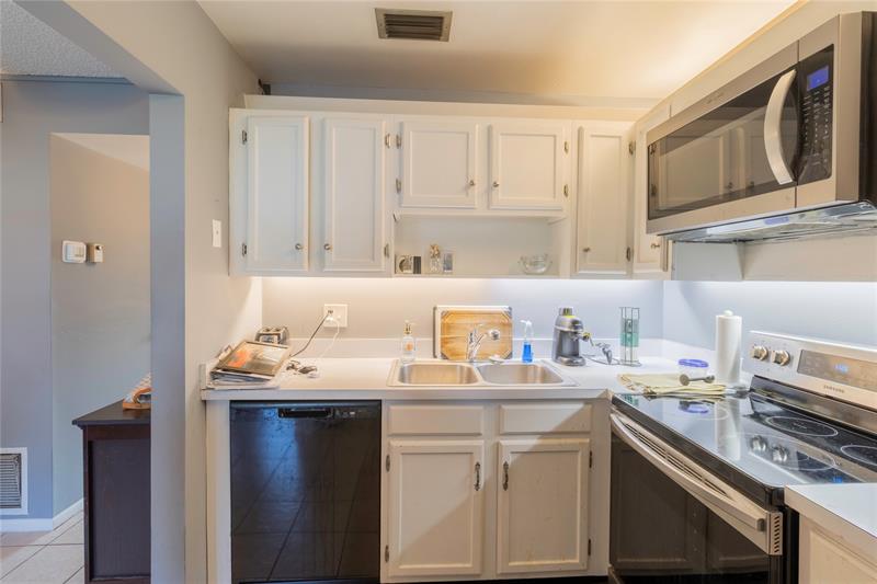 Image 6 of 22 For 50 Woodland Dr  104