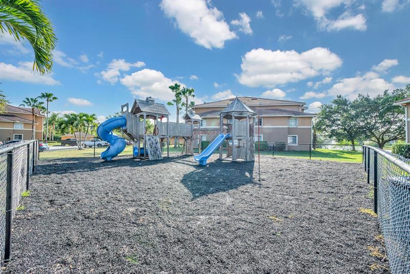 Image 6 of 19 For 3761 Mediterranean Ln  112