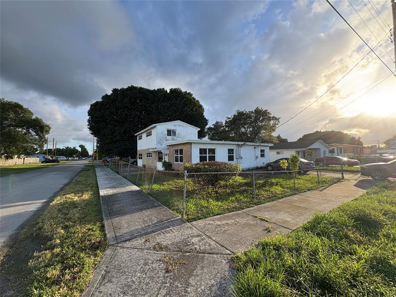 Image 2 of 27 For 5840 31st Ave