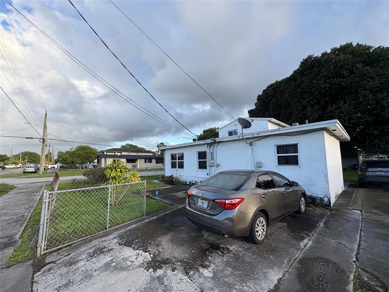 Image 3 of 27 For 5840 31st Ave