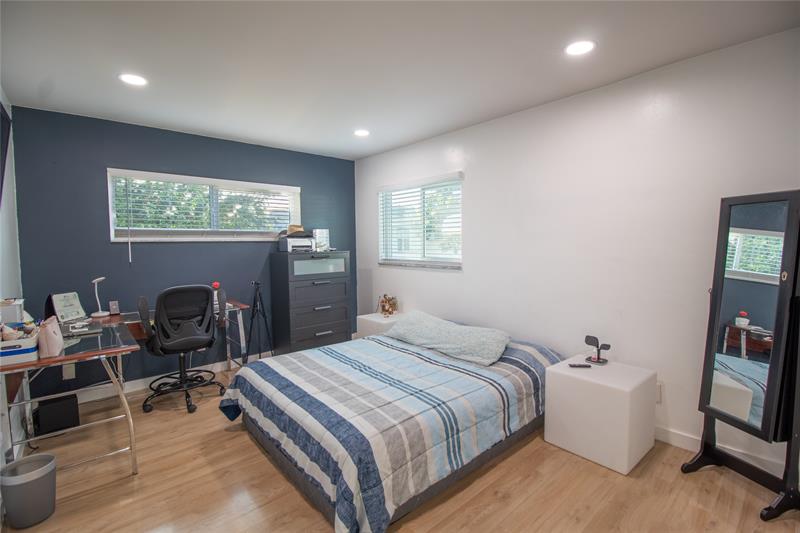 Image 24 of 48 For 730 75th Ave