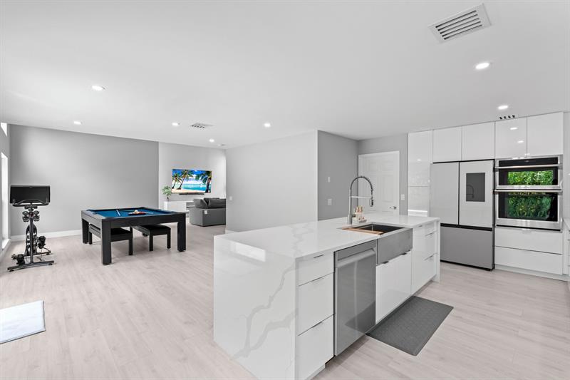 Image 14 of 53 For 11661 3rd Dr