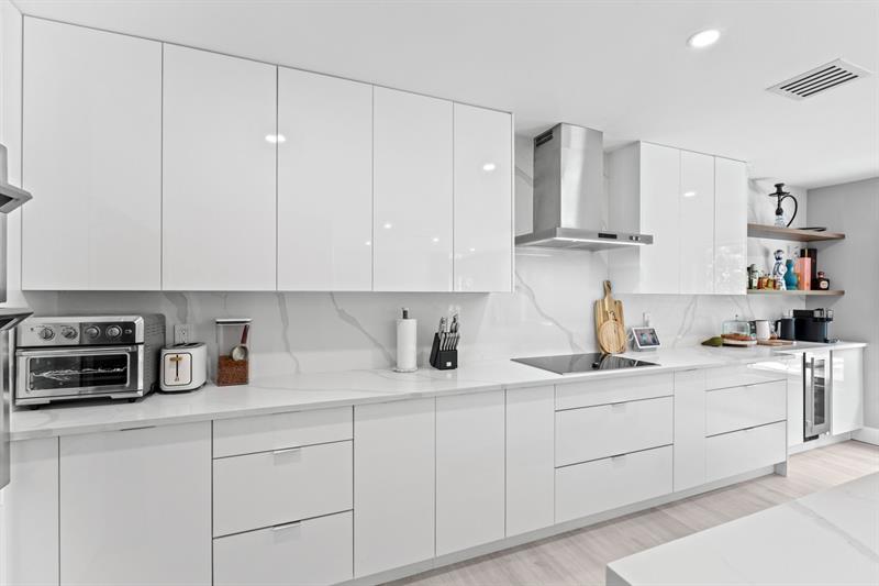Image 18 of 53 For 11661 3rd Dr
