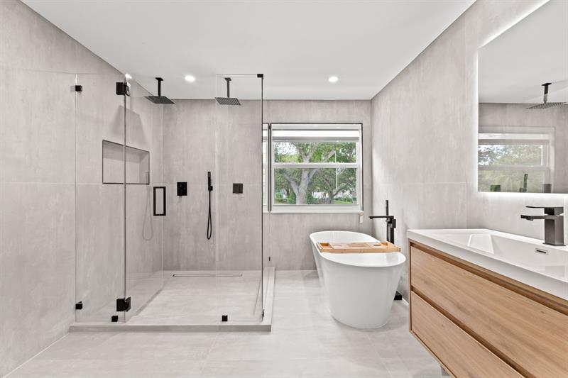 Image 23 of 53 For 11661 3rd Dr