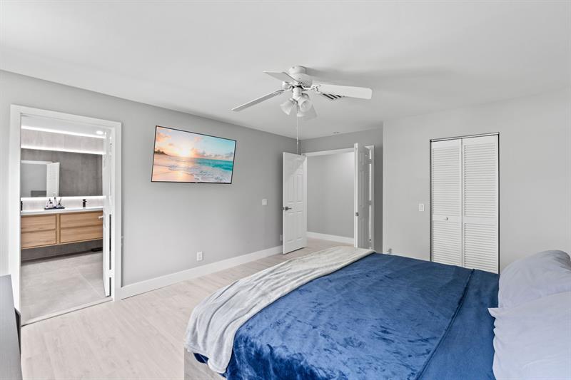 Image 27 of 53 For 11661 3rd Dr
