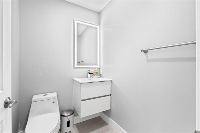 Image 28 of 53 For 11661 3rd Dr