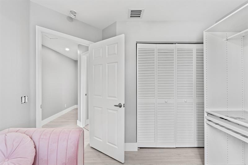 Image 33 of 53 For 11661 3rd Dr
