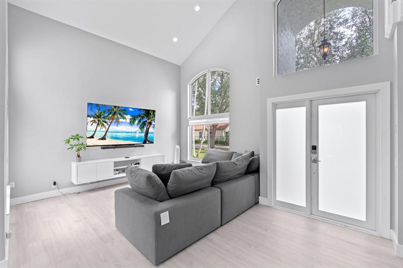 Image 9 of 53 For 11661 3rd Dr
