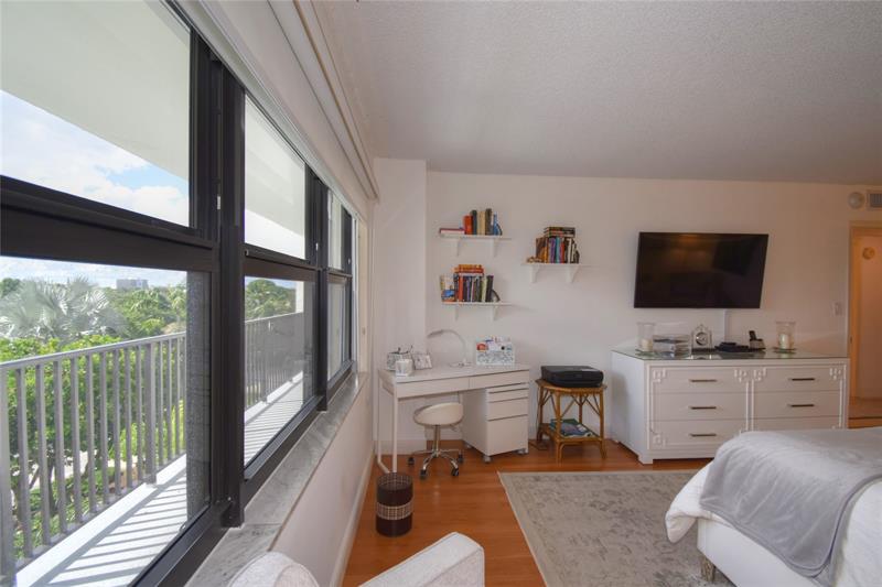 Image 10 of 55 For 5100 Ocean Blvd  516