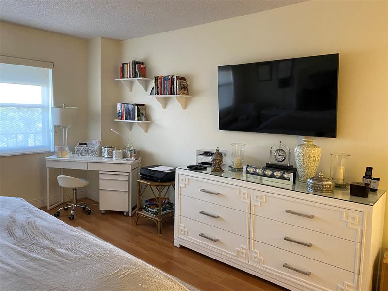 Image 41 of 55 For 5100 Ocean Blvd  516