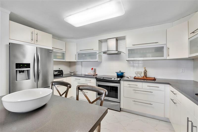 Image 11 of 40 For 1601 Ocean Dr  902