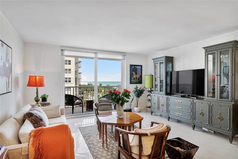 Image 15 of 40 For 1601 Ocean Dr  902