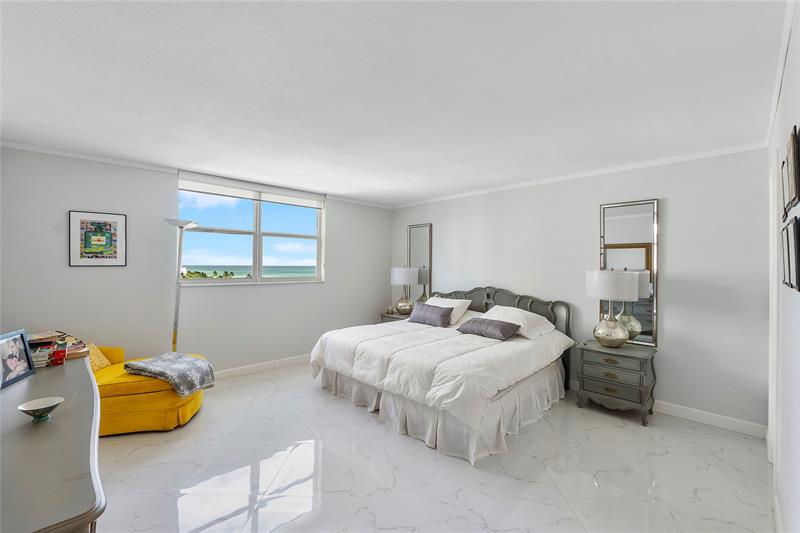 Image 18 of 40 For 1601 Ocean Dr  902