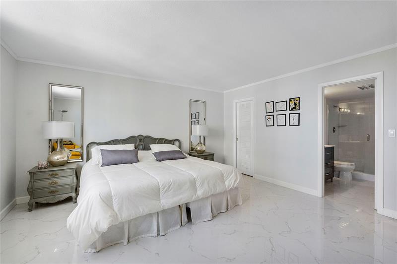 Image 21 of 40 For 1601 Ocean Dr  902