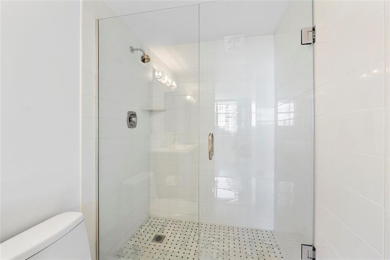 Image 23 of 40 For 1601 Ocean Dr  902