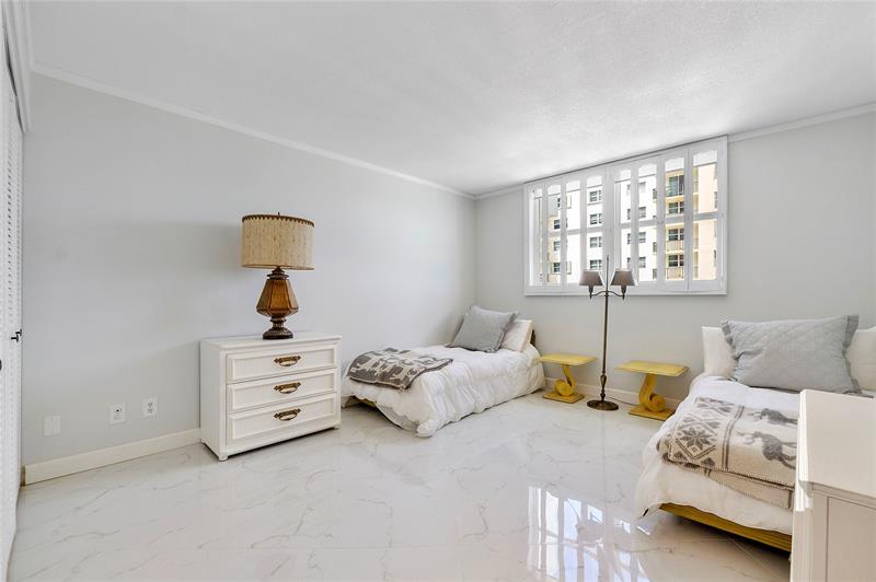Image 26 of 40 For 1601 Ocean Dr  902
