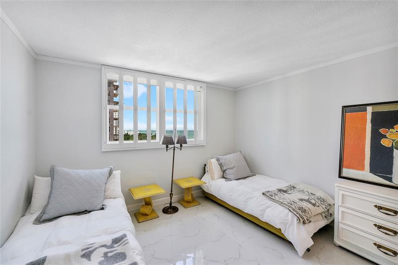Image 27 of 40 For 1601 Ocean Dr  902