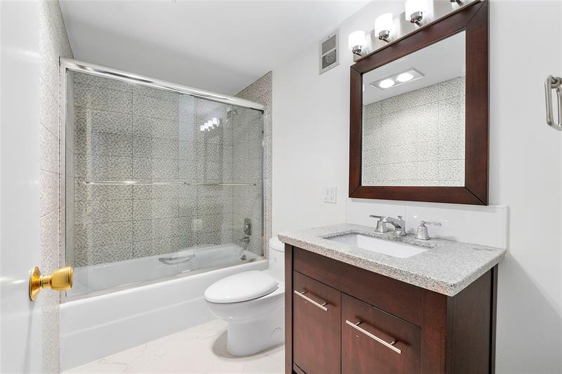 Image 28 of 40 For 1601 Ocean Dr  902