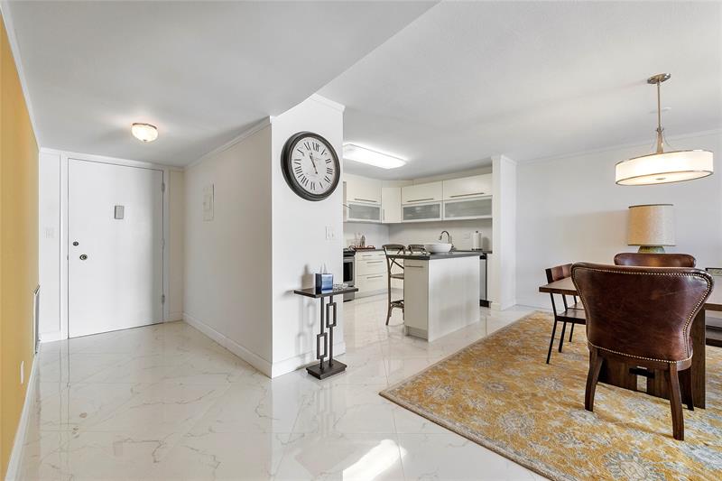 Image 3 of 40 For 1601 Ocean Dr  902
