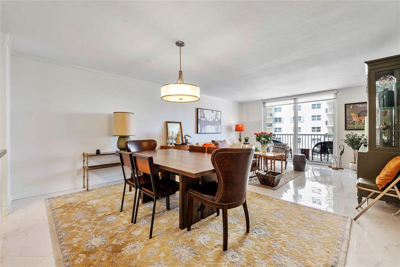 Image 5 of 40 For 1601 Ocean Dr  902