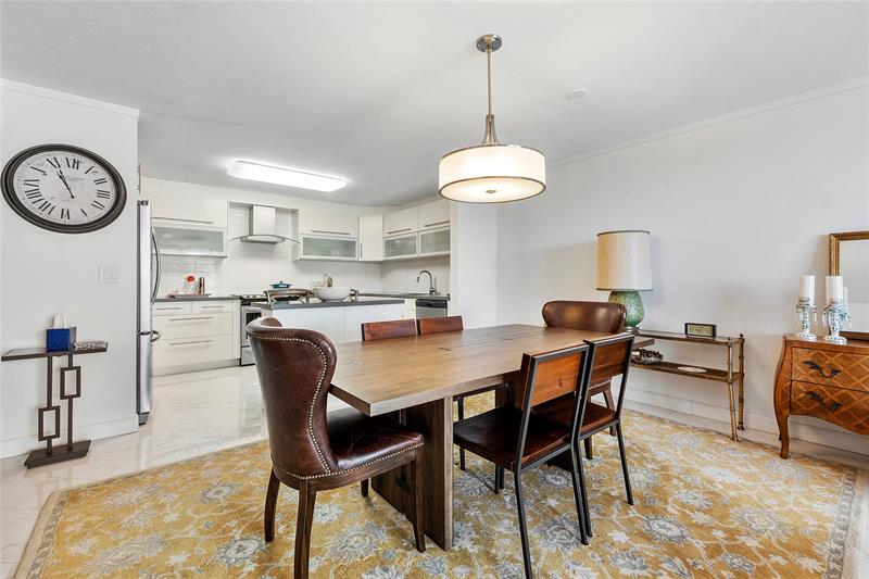 Image 6 of 40 For 1601 Ocean Dr  902